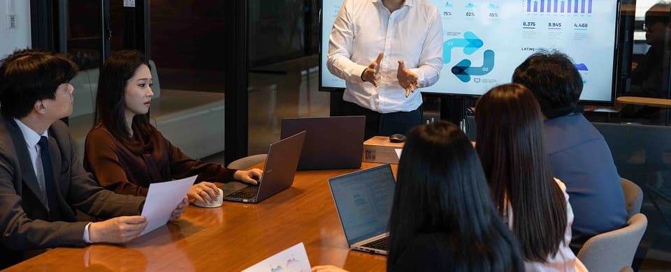 마케팅 회의 이미지