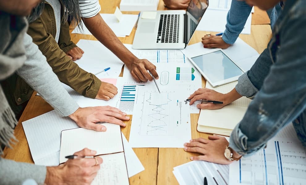 인하우스 기획자, 디자이너, 개발자 보유